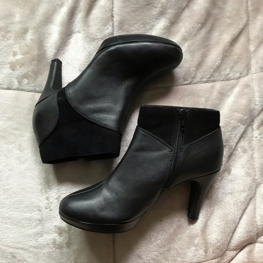 CLARKS ANKLE BOOTIE✨